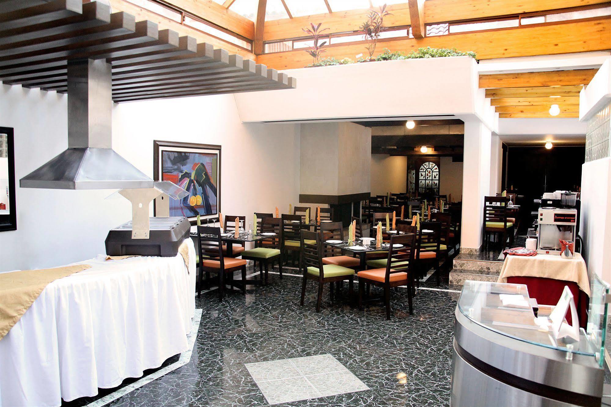Hotel Dann Norte Богота Ресторан фото